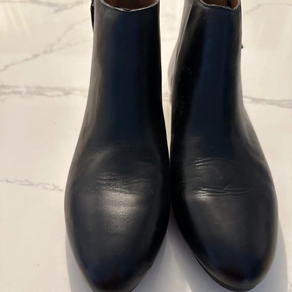 FLAT ROUNDED TOE ANKLE BOOTS - Picture 1 of 4